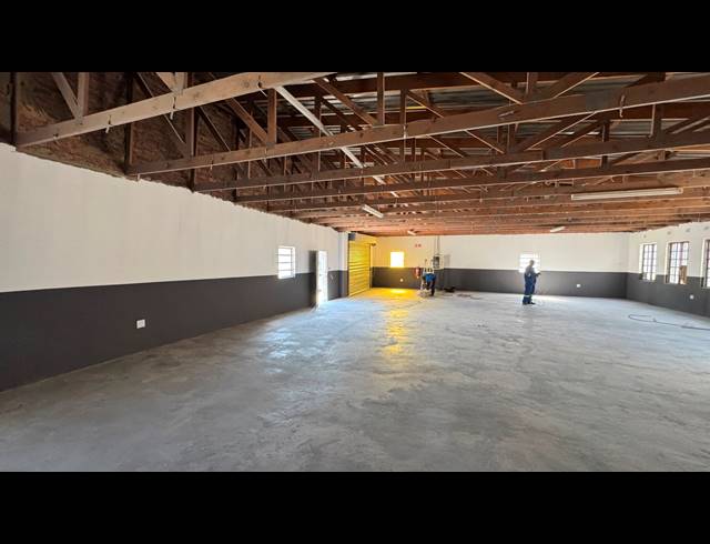 242M² WAREHOUSE TO LET IN WYNBERG